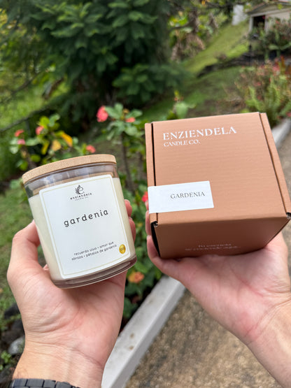 Gardenia (Edición Especial) • Vela Aromática Artesanal • 8oz
